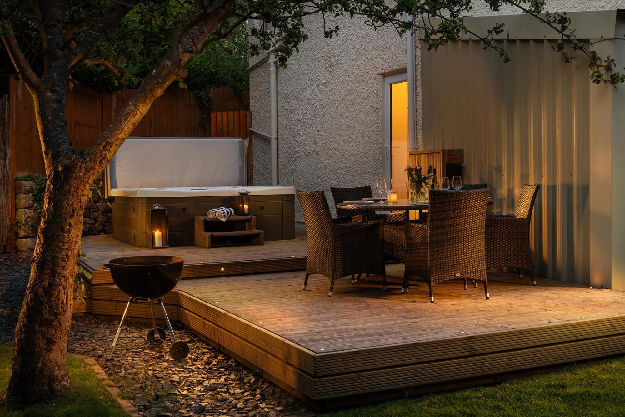 The Coachhouse - Cottage With Private Hot Tub Colwyn Bay Bagian luar foto